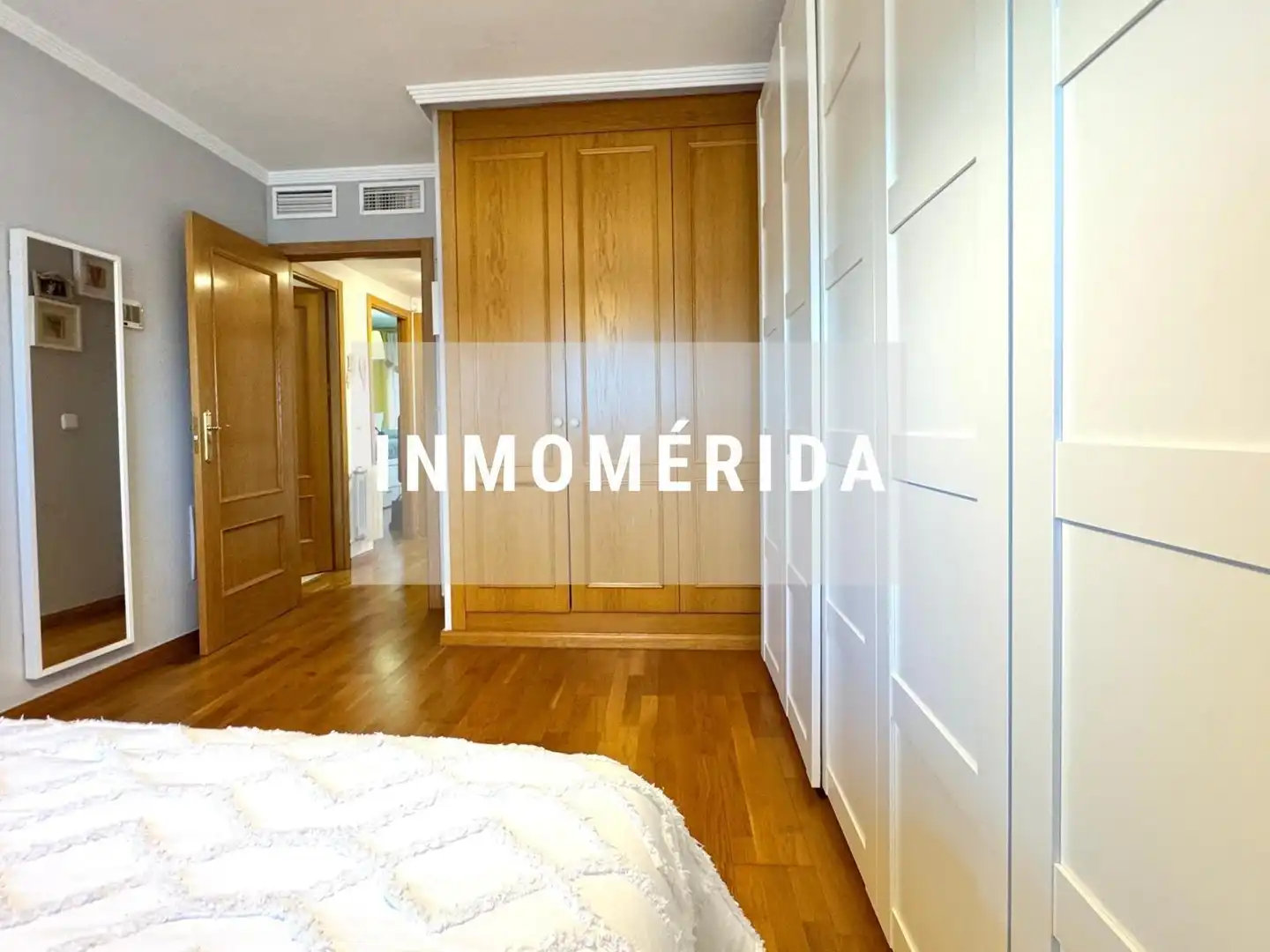 Habitación de Casa adosada en venta en Mérida con Aire acondicionado, Calefacción y Jardín privado