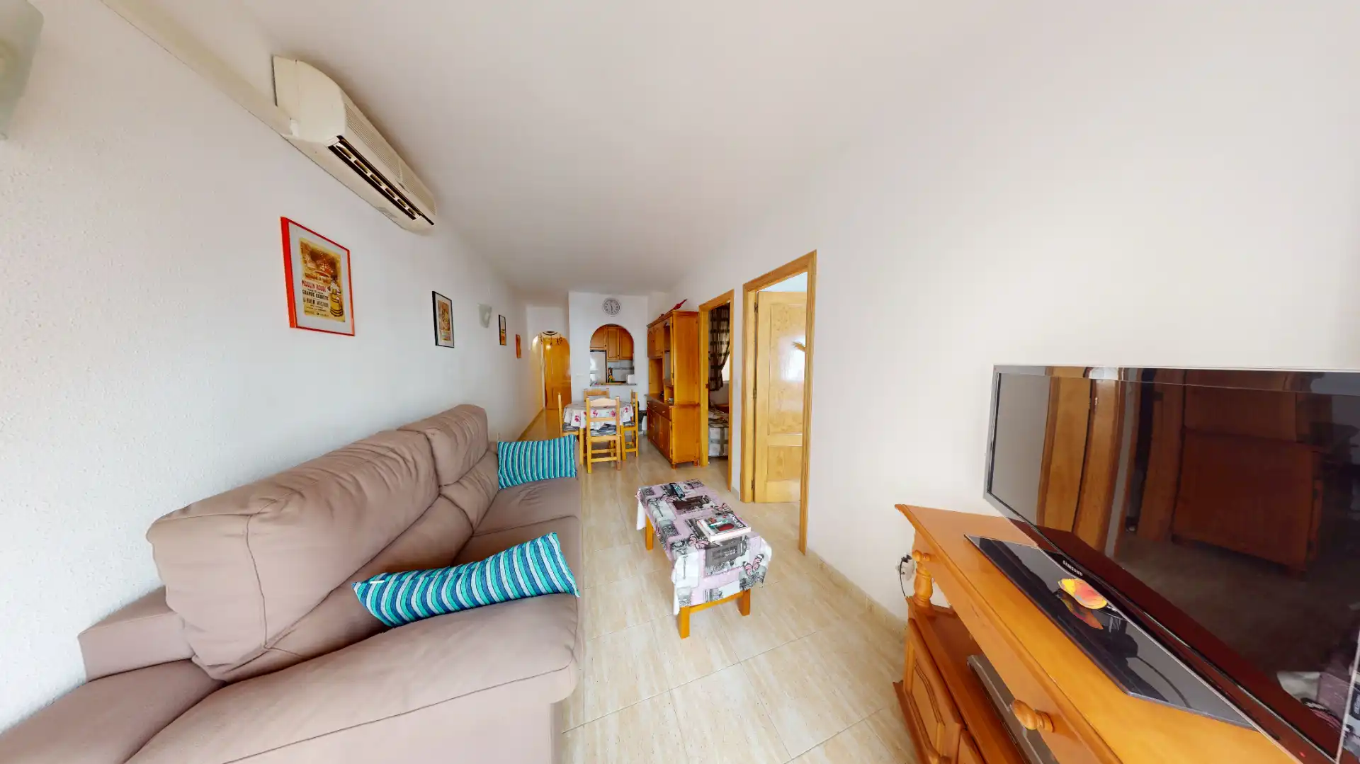 Sala d'estar de Pis en venda en Torrevieja amb Aire condicionat, Terrassa i Moblat