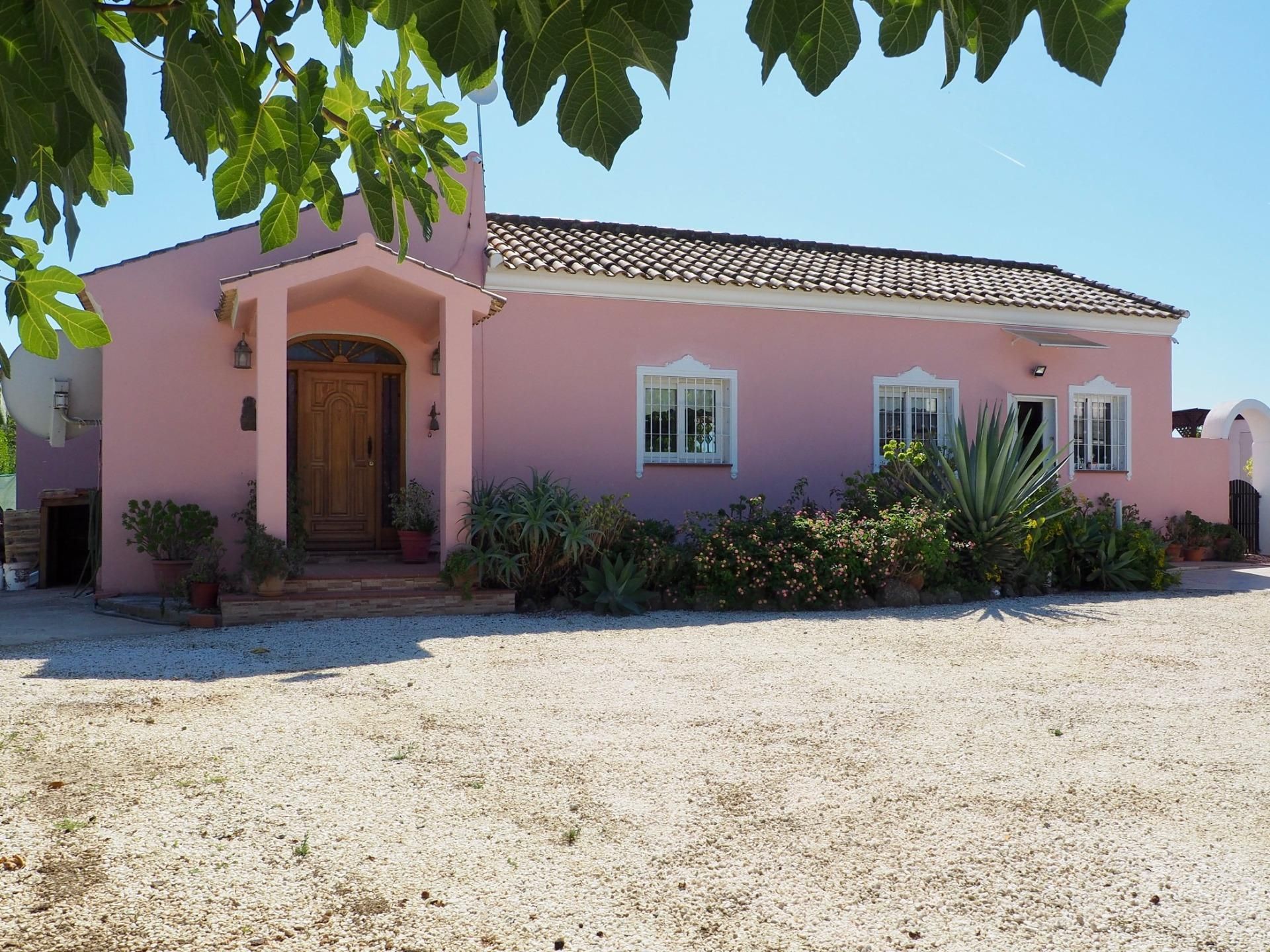 Vista exterior de Casa o xalet en venda en Cártama amb Aire condicionat, Jardí privat i Terrassa
