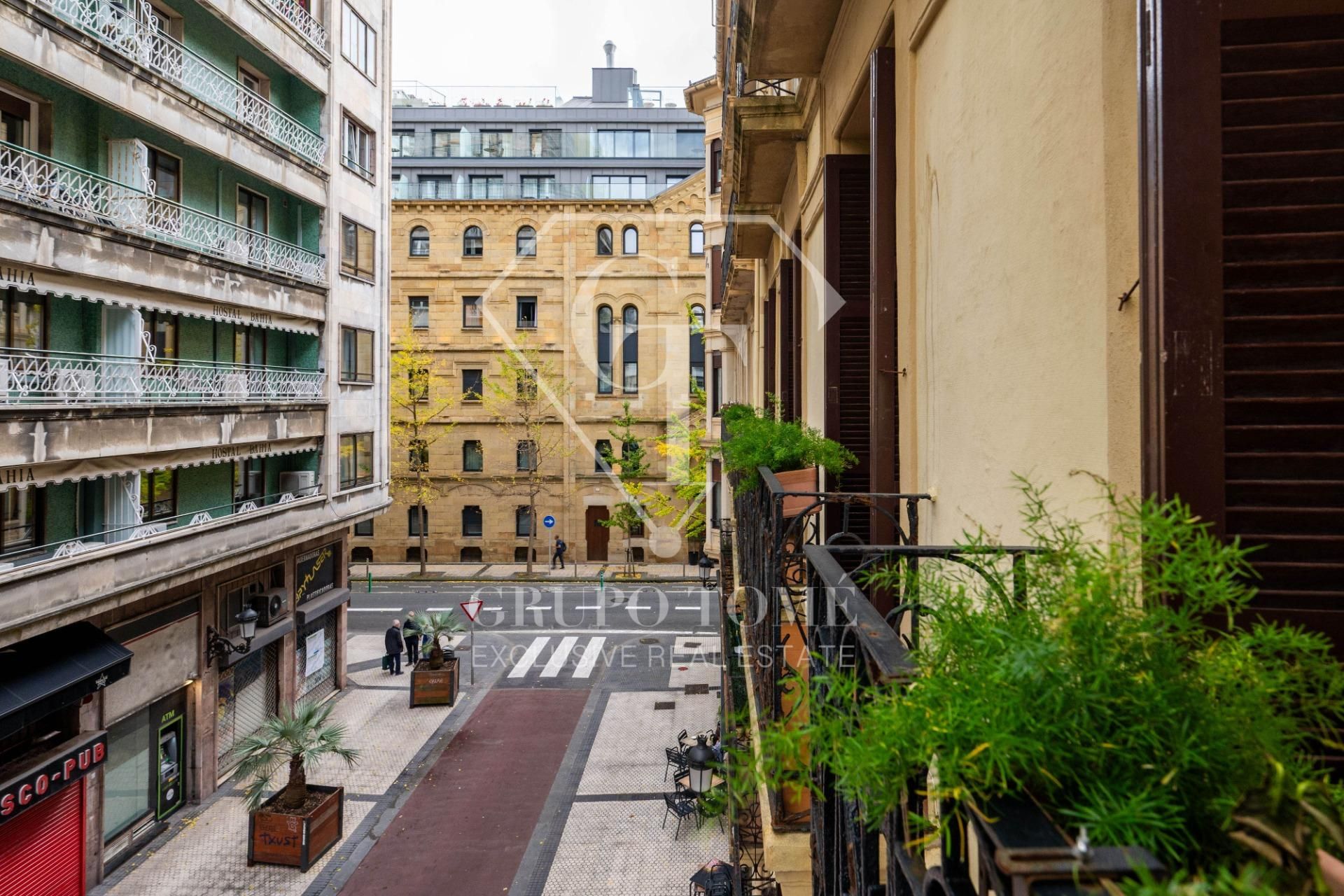 Exterior view of Flat for sale in Donostia - San Sebastián   with Air Conditioner, Furnished and Balcony
