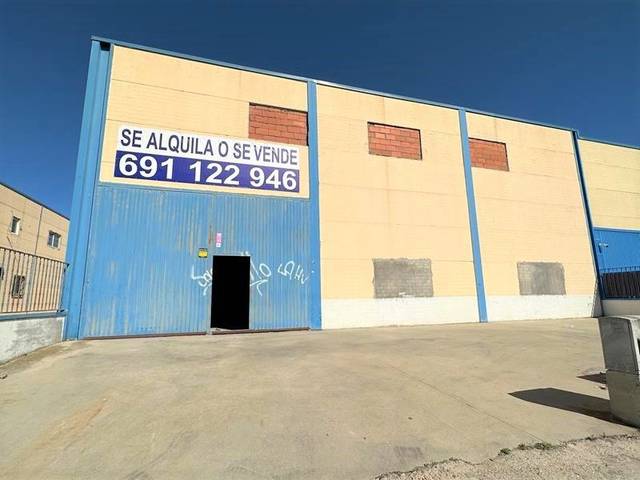 Nave industrial en Venta en Calle Amsterdam en Pintores - Ferial