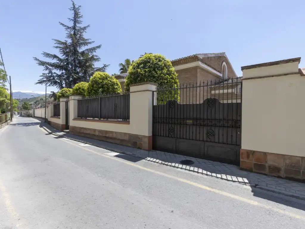 Exterior view of Houses for sale in Granada