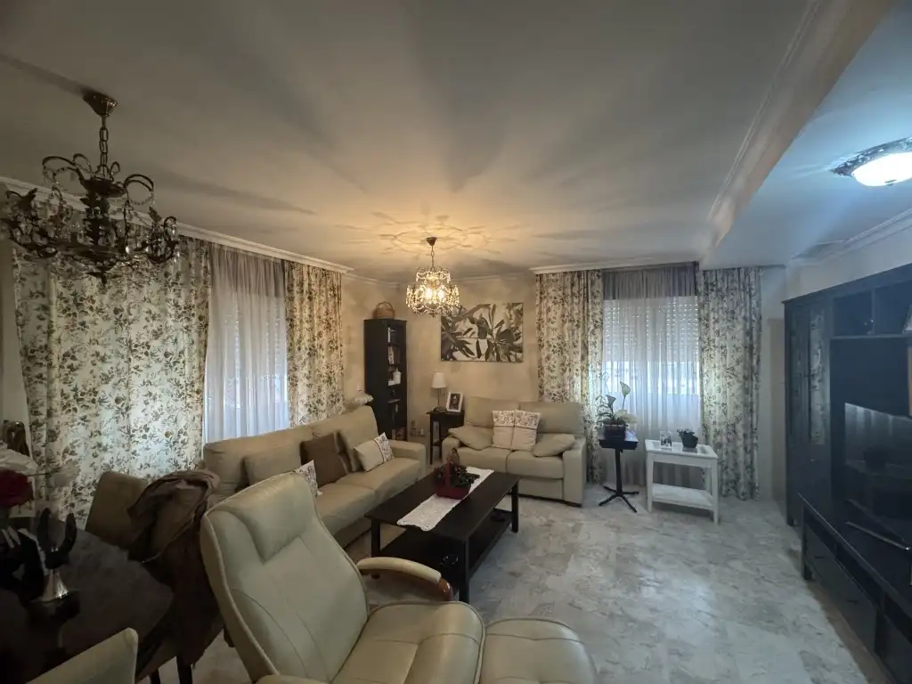 Wohnzimmer von Haus oder Chalet zum Verkauf in Algeciras mit Ofen und Waschmaschine