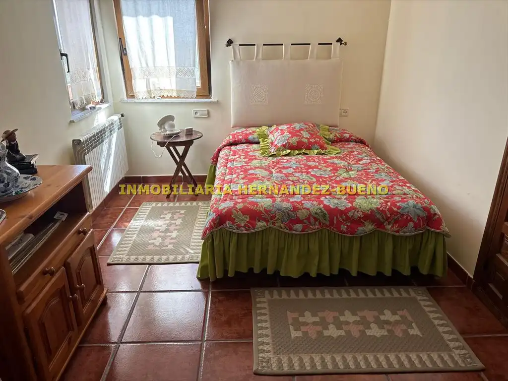 Dormitori de Casa o xalet en venda en Sequeros amb Calefacció, Jardí privat i Terrassa