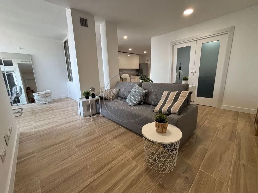 Living room of Flat for sale in  Madrid Capital  with Air Conditioner and Heating