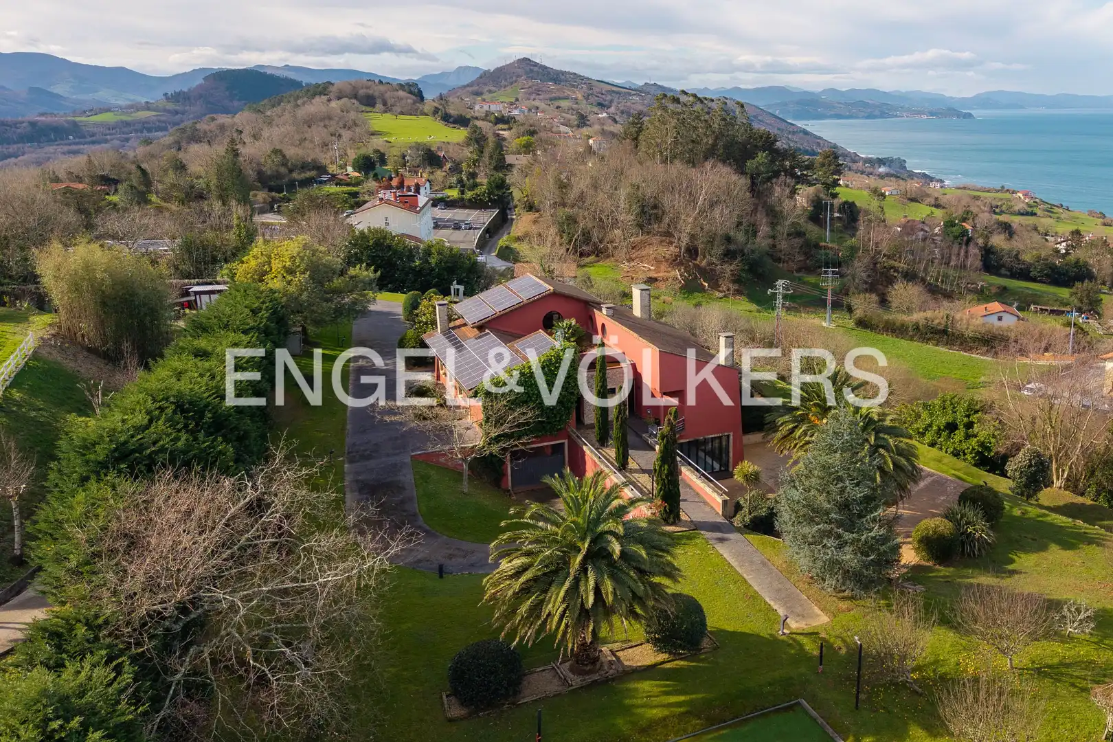 Vista exterior de Casa o chalet en venta en Donostia - San Sebastián  con Aire acondicionado, Calefacción y Jardín privado