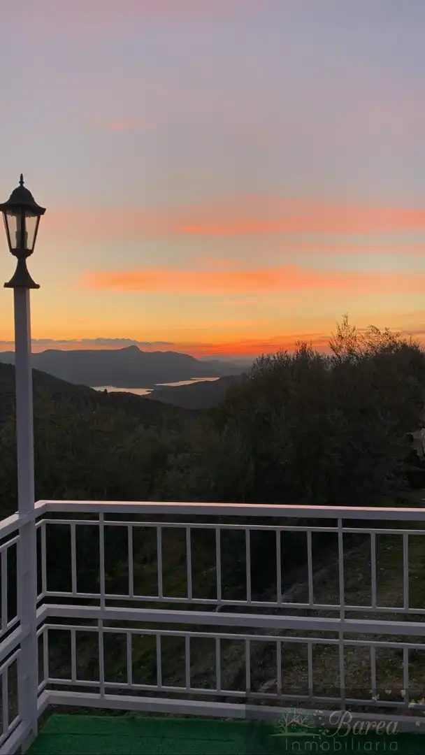 Vista exterior de Casa o xalet en venda en Iznájar amb Piscina