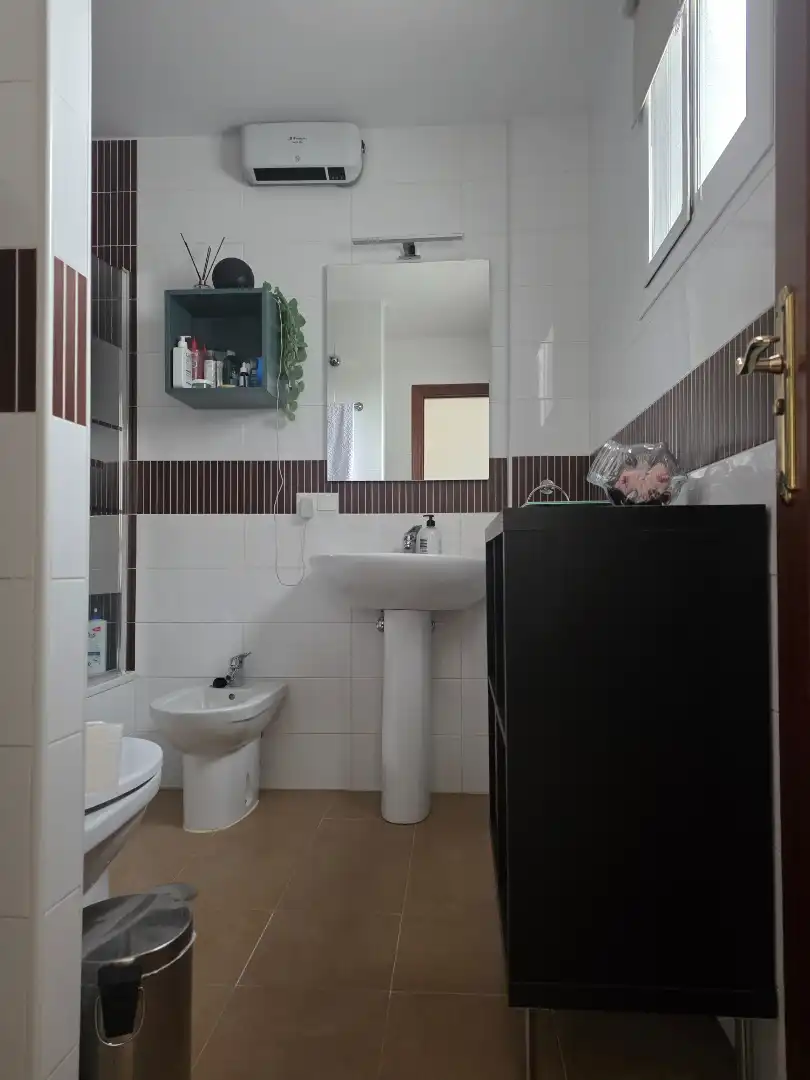 Baño de Casa adosada en venta en Utrera con Aire acondicionado, Jardín privado y Terraza