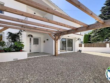 Casa con jardín en venta en Carrer Pení