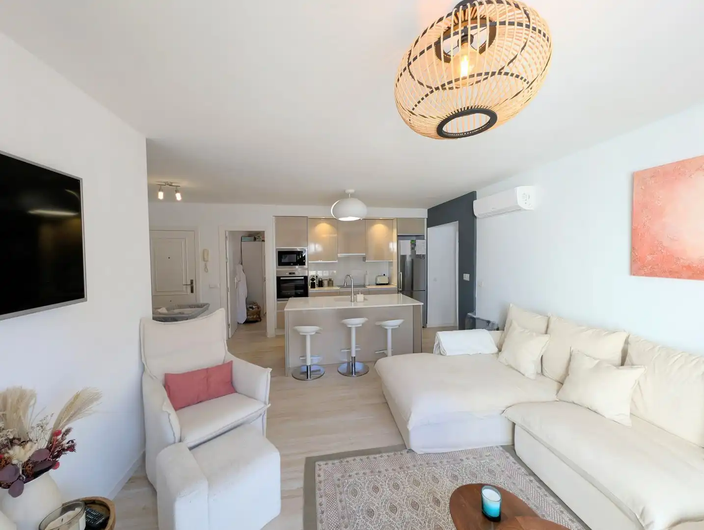Flat with pool for sale in Avenida Pablo Ruiz Picasso 11, imagen 2
