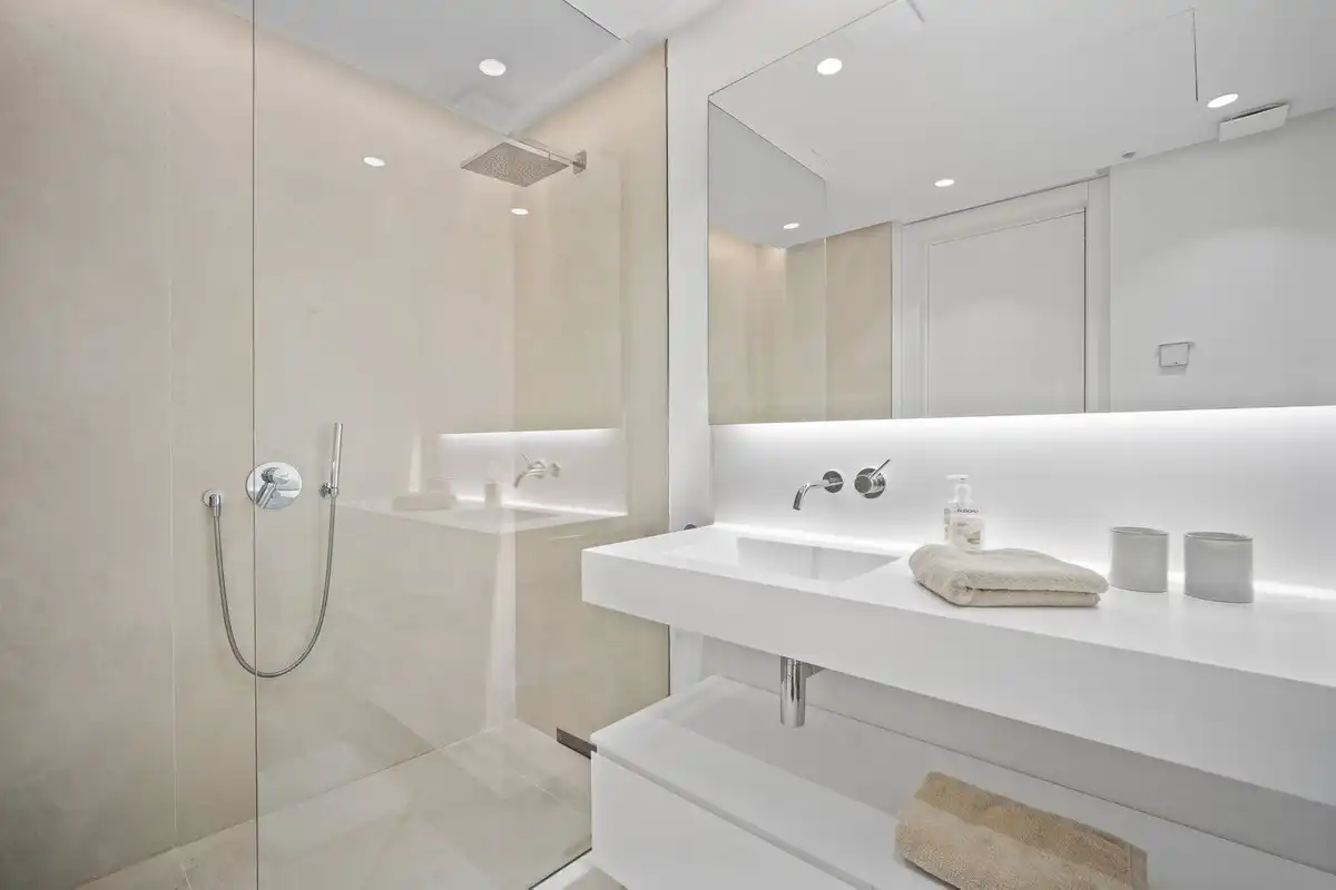 Baño de Piso en venta en Marbella con Terraza y Piscina