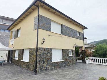 Xalet amb balcó en venda a Sant Fost de Campsentelles