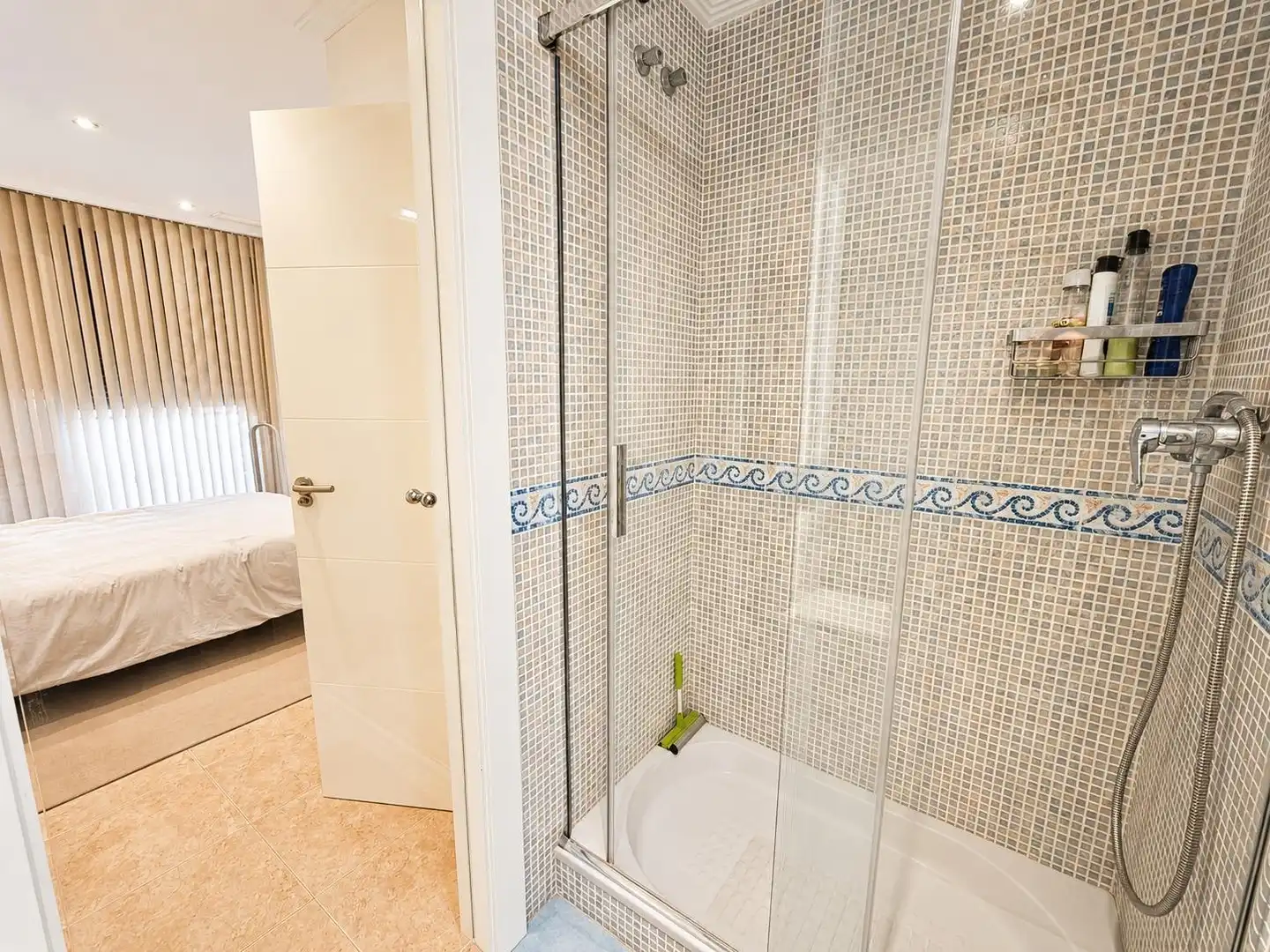 Badezimmer von Wohnung zum Verkauf in Elche / Elx mit Klimaanlage, Terrasse und Balkon