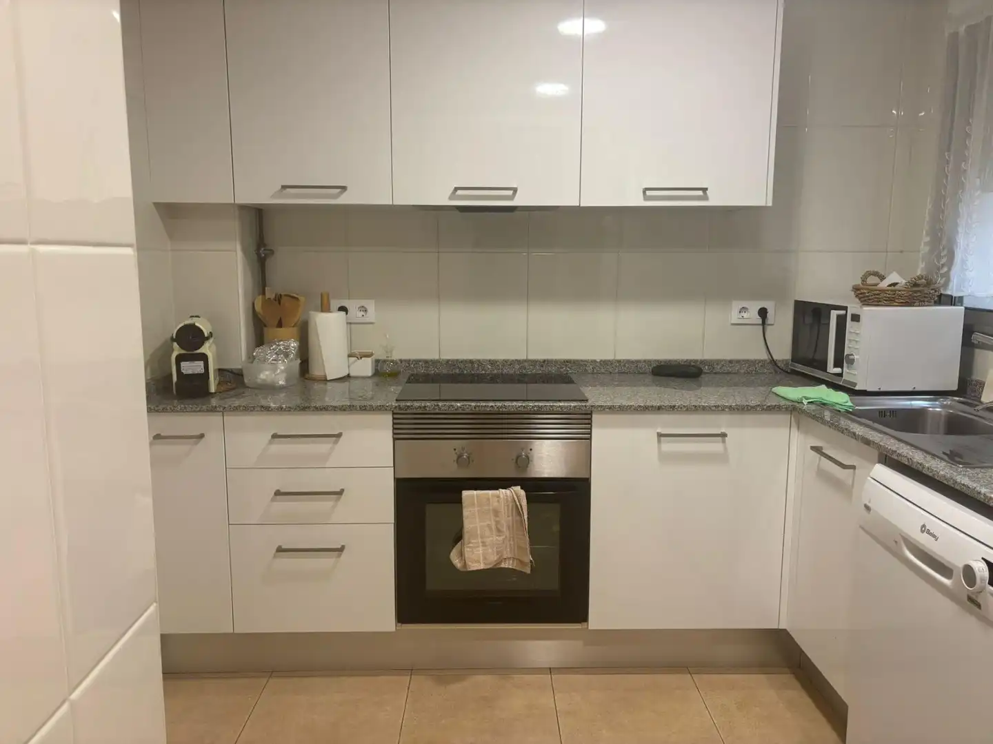 Cuina de Dúplex en venda en Girona amb Aire condicionat i Moblat