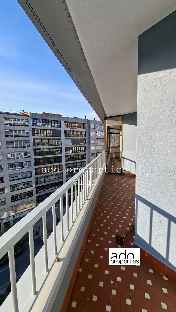 Piso en venta en Vigo  con Terraza y Trastero