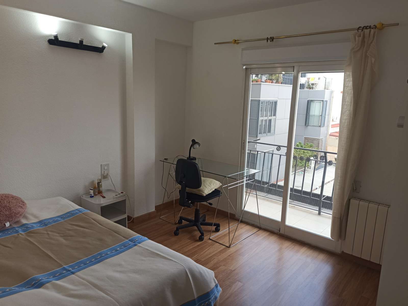Bedroom of Flat for share in  Valencia Capital  with Air Conditioner, Heating and Terrace