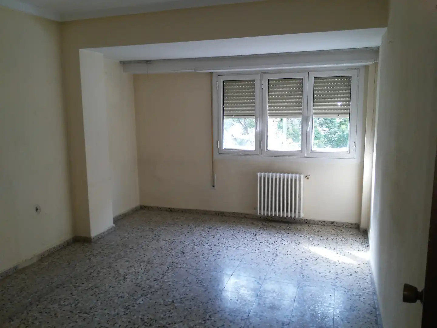 Habitación de Piso en venta en Zaragoza con Calefacción, Terraza y Horno