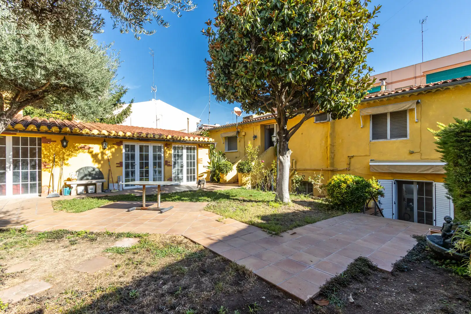 Casa aparellada amb piscina en venda a Parets del Vallès, imagen 3