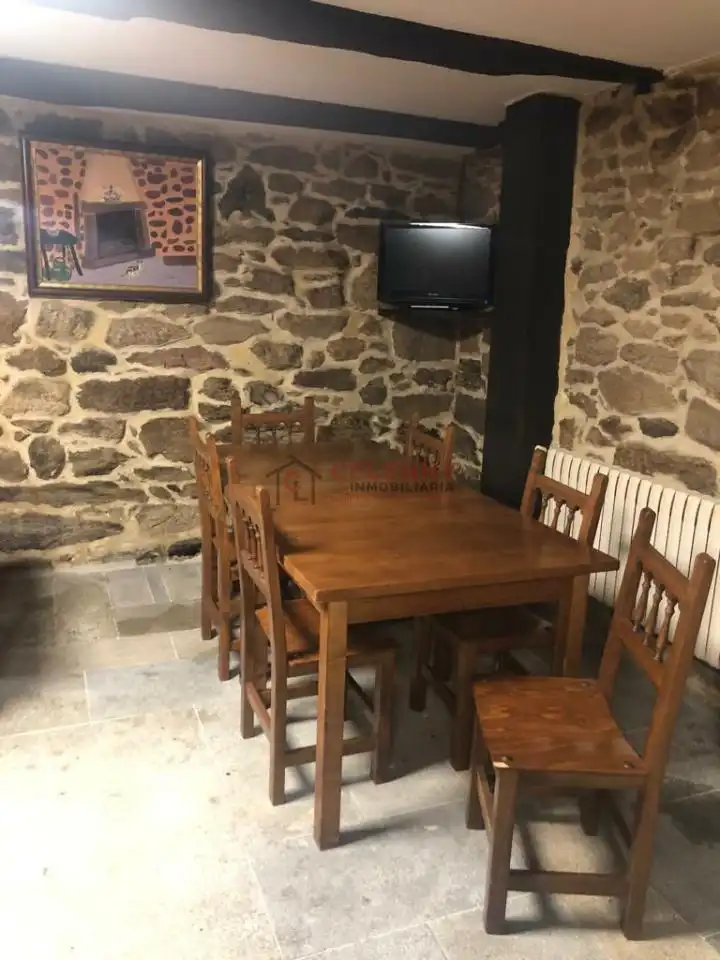 Menjador de Local en venda en A Pobra de Trives  amb Aire condicionat i Moblat
