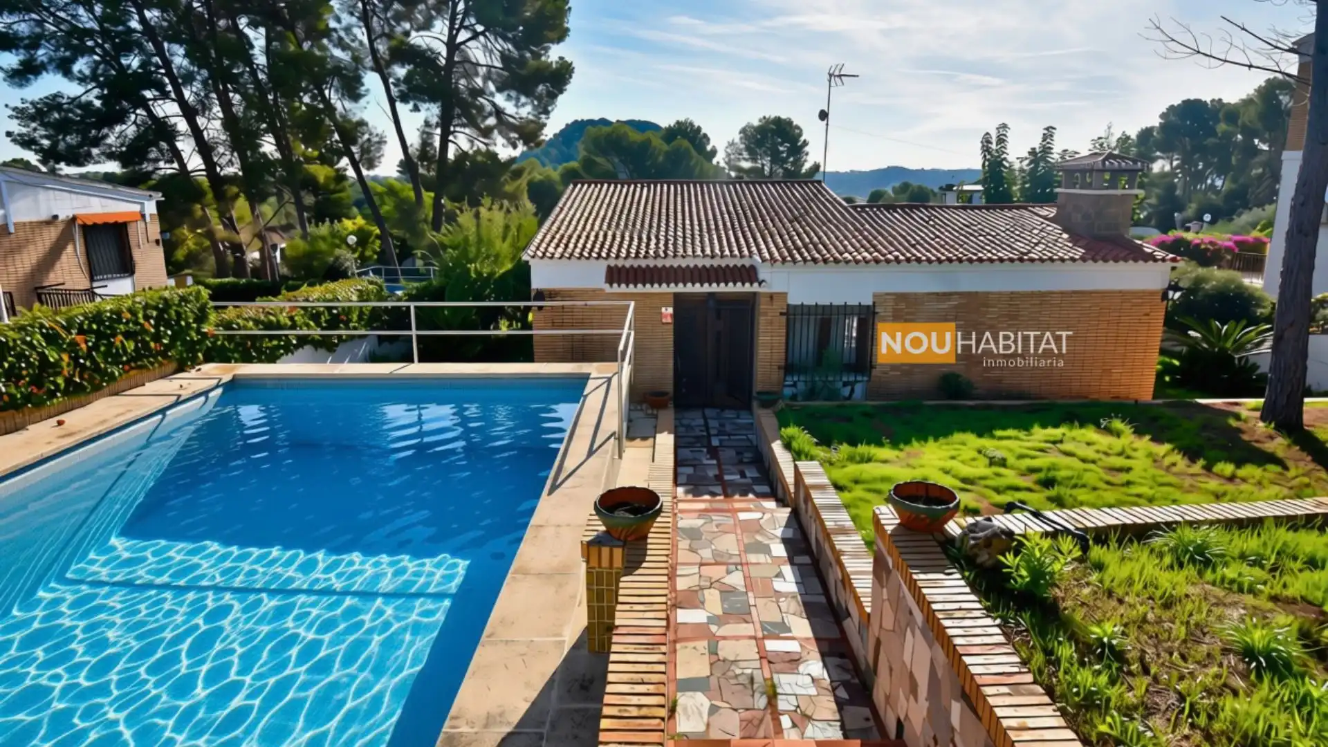 Xalet amb piscina en venda a Montserrat