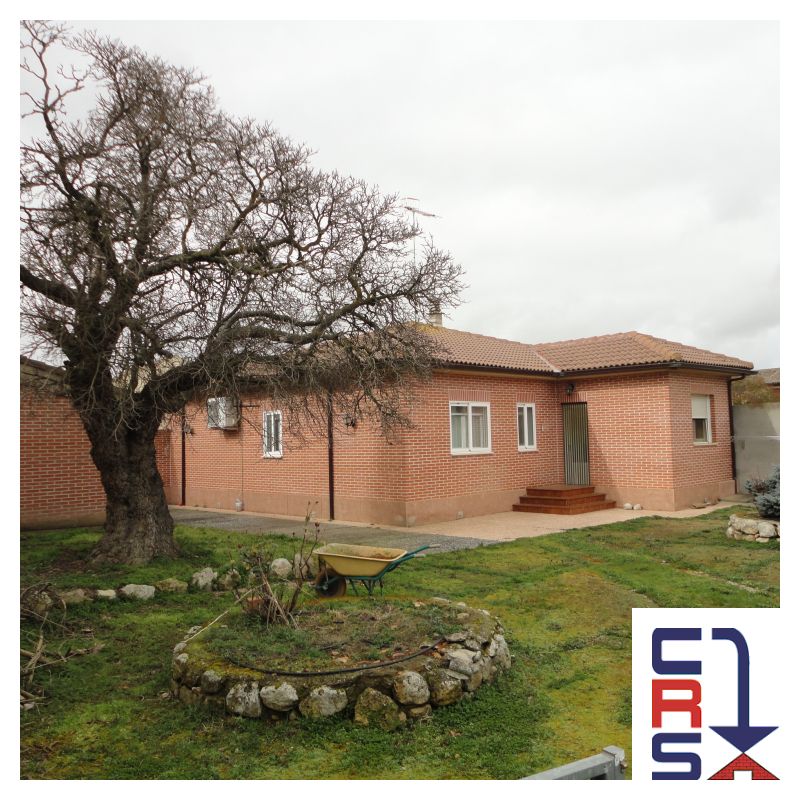 Vista exterior de Casa o xalet en venda en Mazariegos amb Aire condicionat, Calefacció i Jardí privat
