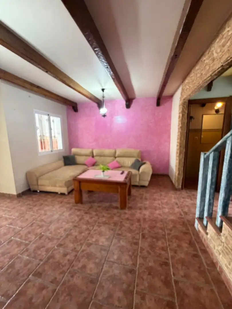Sala d'estar de Casa adosada en venda en Algeciras amb Aire condicionat i Traster