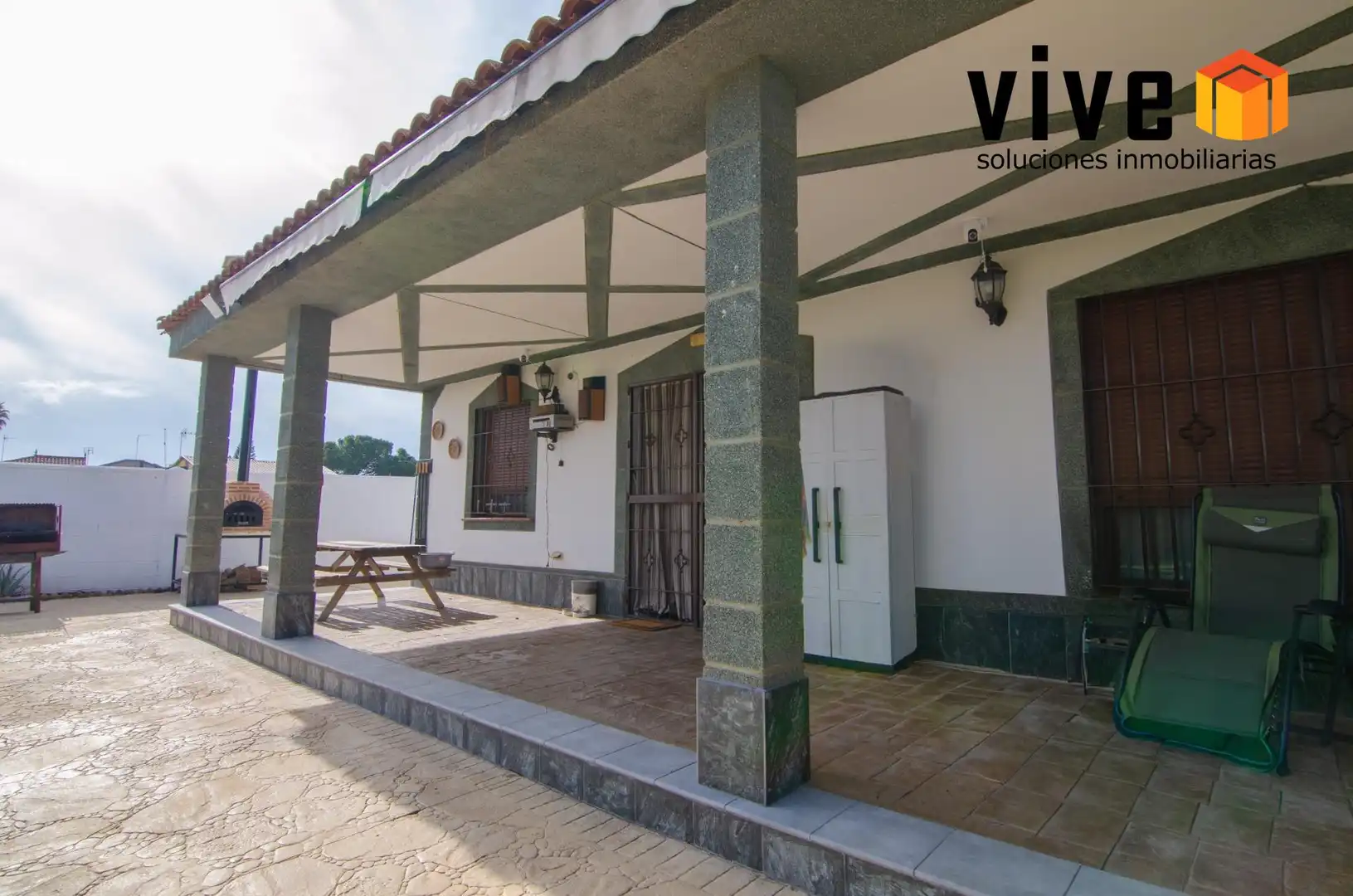 Terrassa de Casa o xalet en venda en La Rinconada amb Aire condicionat, Calefacció i Jardí privat