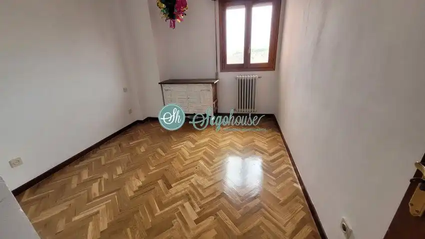Bedroom of Flat for rent in Segovia  with Heating, Parquet flooring and Terrace