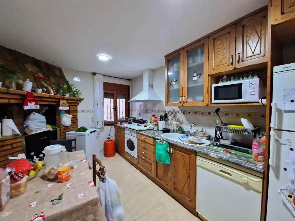 Cuina de Casa o xalet en venda en Binéfar amb Calefacció, Terrassa i Traster