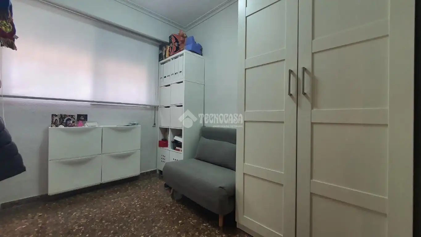 Habitación de Piso en venta en Valencia con Calefacción y Balcón