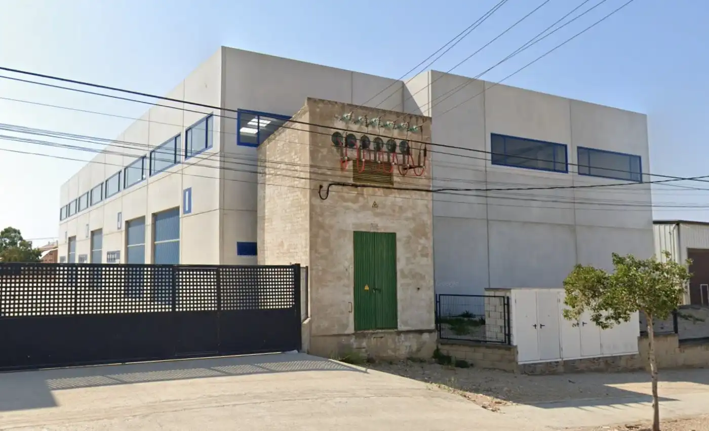 Außenansicht von Fabrikhallen zur Miete in Tortosa
