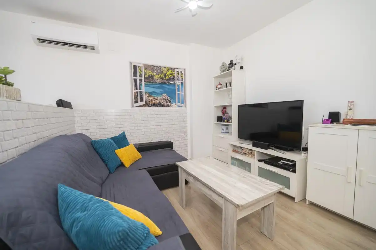 Wohnzimmer von Fabrikhallen zum Verkauf in Sant Antoni de Portmany mit Heizung