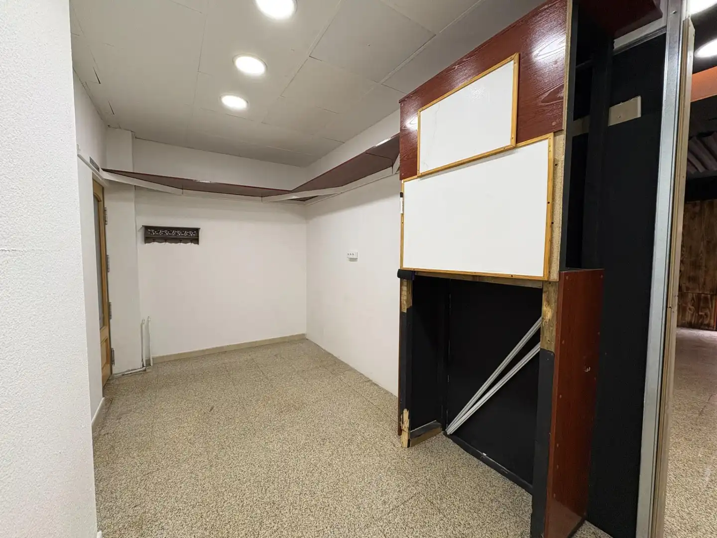 Commercial properties for sale in Carrer MARE DE DEU DE NURIA, Instituts