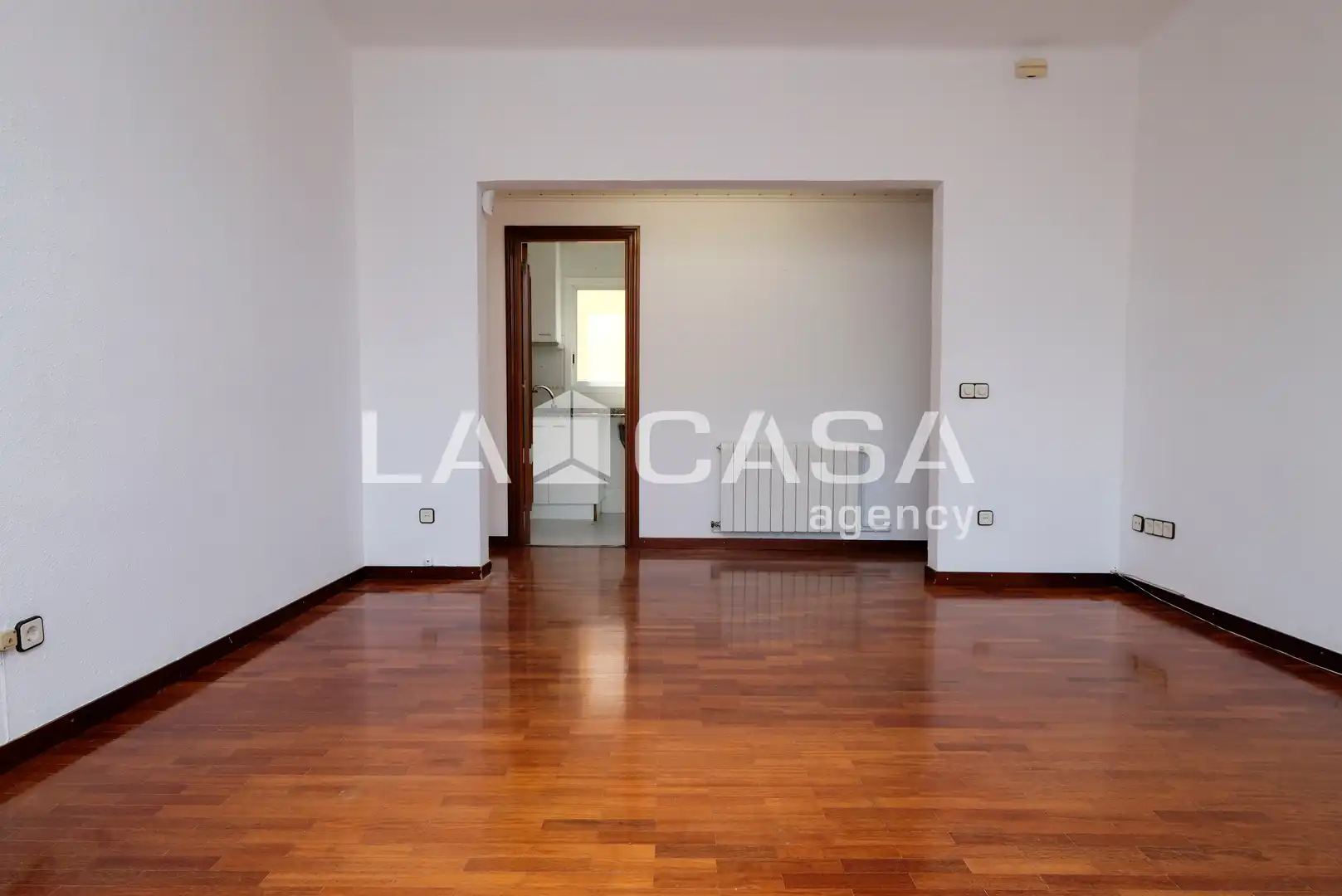 Piso en venta en Barcelona con Calefacción y Balcón