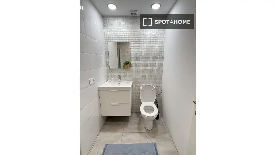Baño de Piso de alquiler en Valencia con Aire acondicionado, Calefacción y Amueblado
