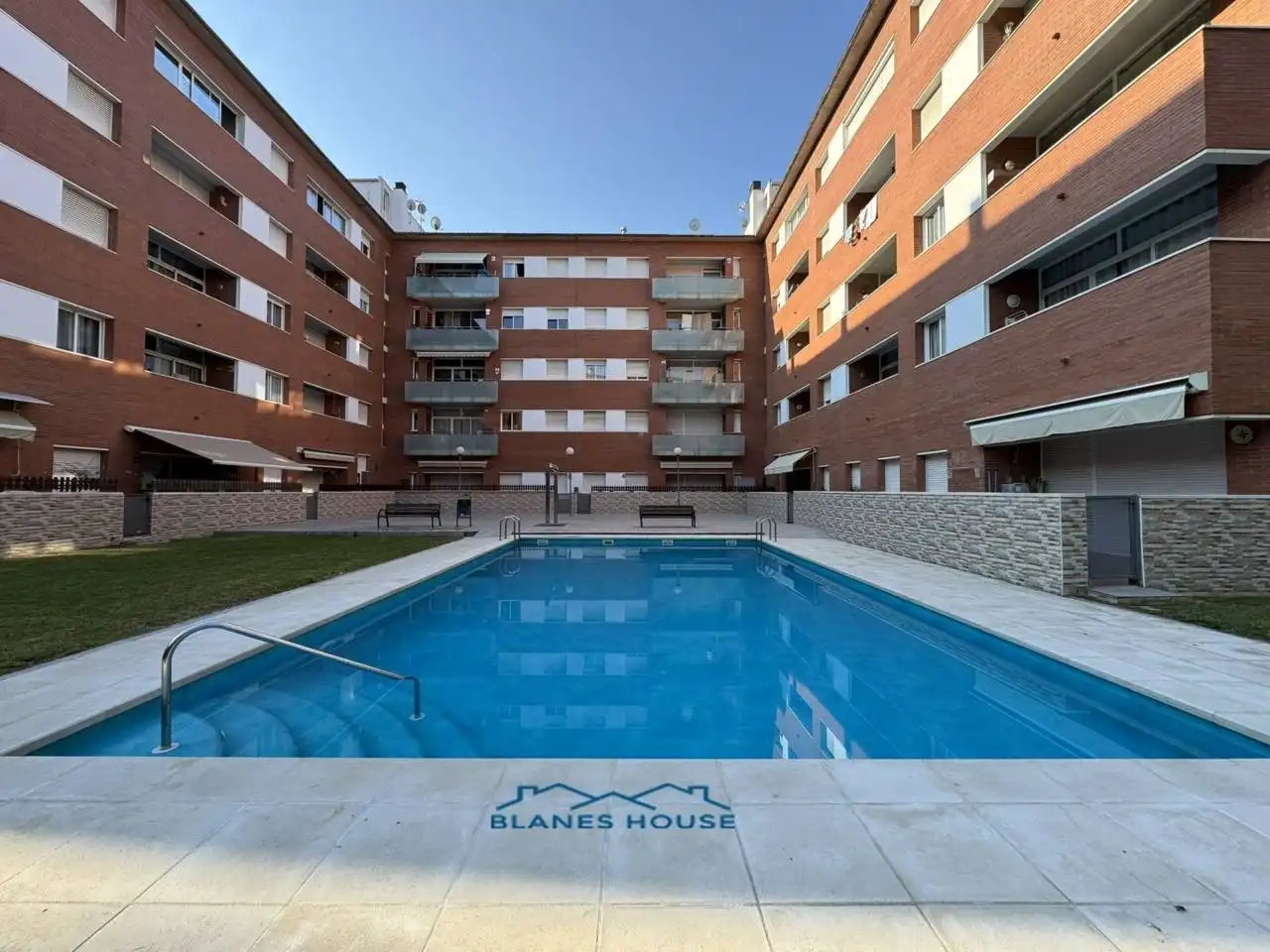 Vista exterior de Dúplex en venda en Lloret de Mar amb Aire condicionat, Terrassa i Traster