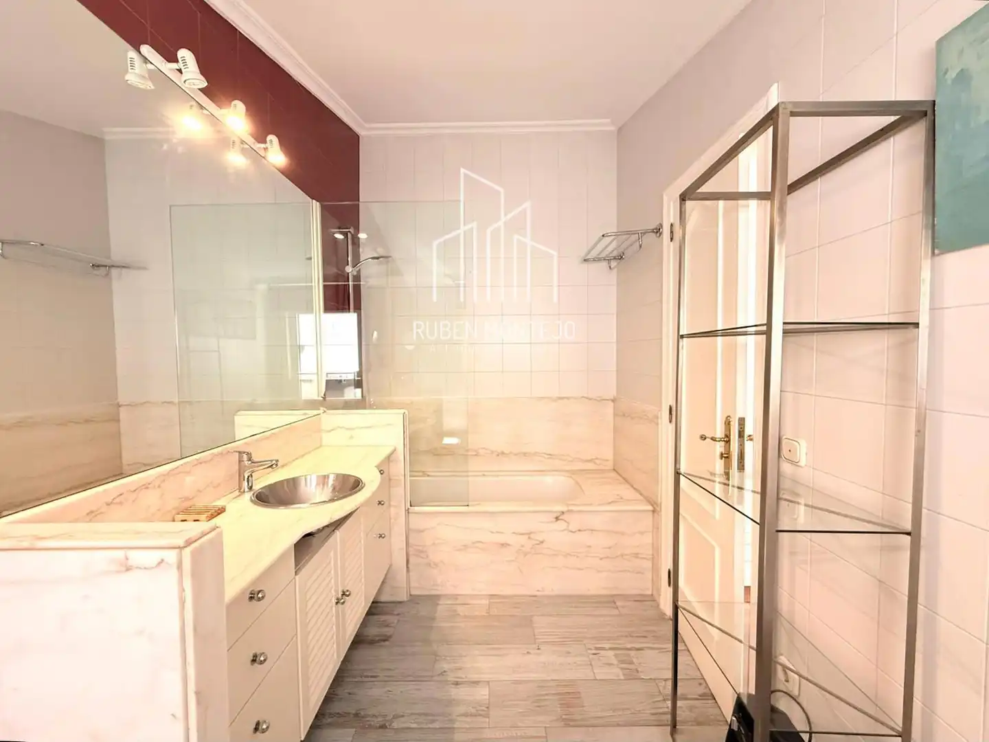 Bathroom of Attic for rent in Salamanca  with Air Conditioner, Heating and Terrace