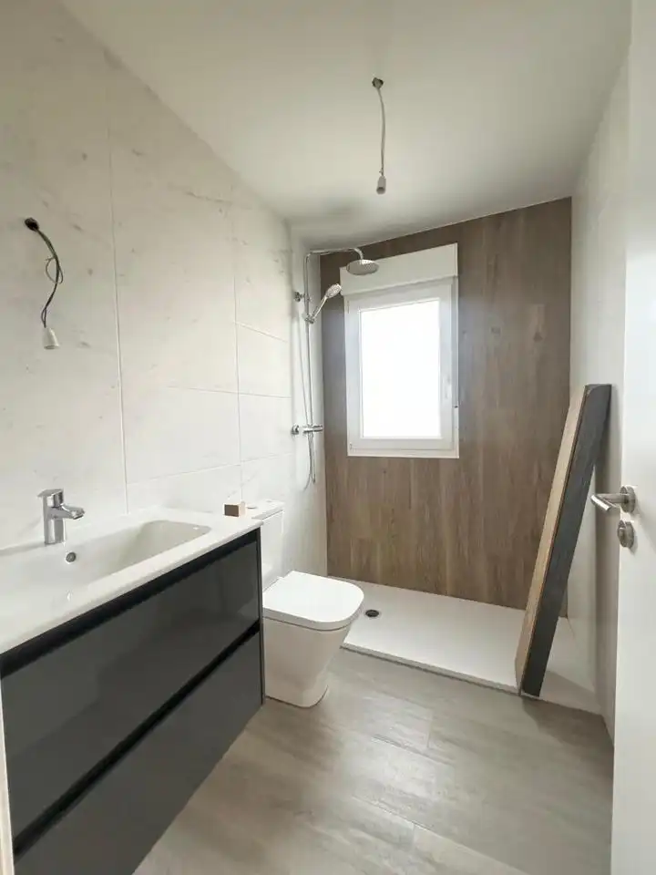 Badezimmer von Haus oder Chalet zum Verkauf in Palazuelos de Eresma mit Privatgarten, Terrasse und Abstellraum