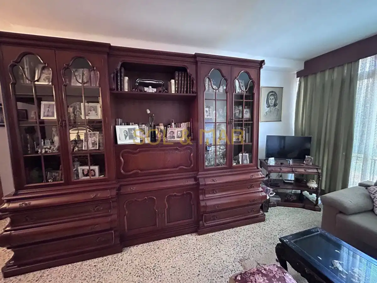 Sala de estar de Piso en venta en Torremolinos con Calefacción, Terraza y Amueblado