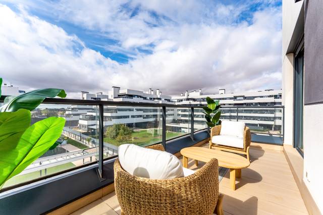 Piso en Alquiler en Calle Islas Caimán, 3 en El Olivar