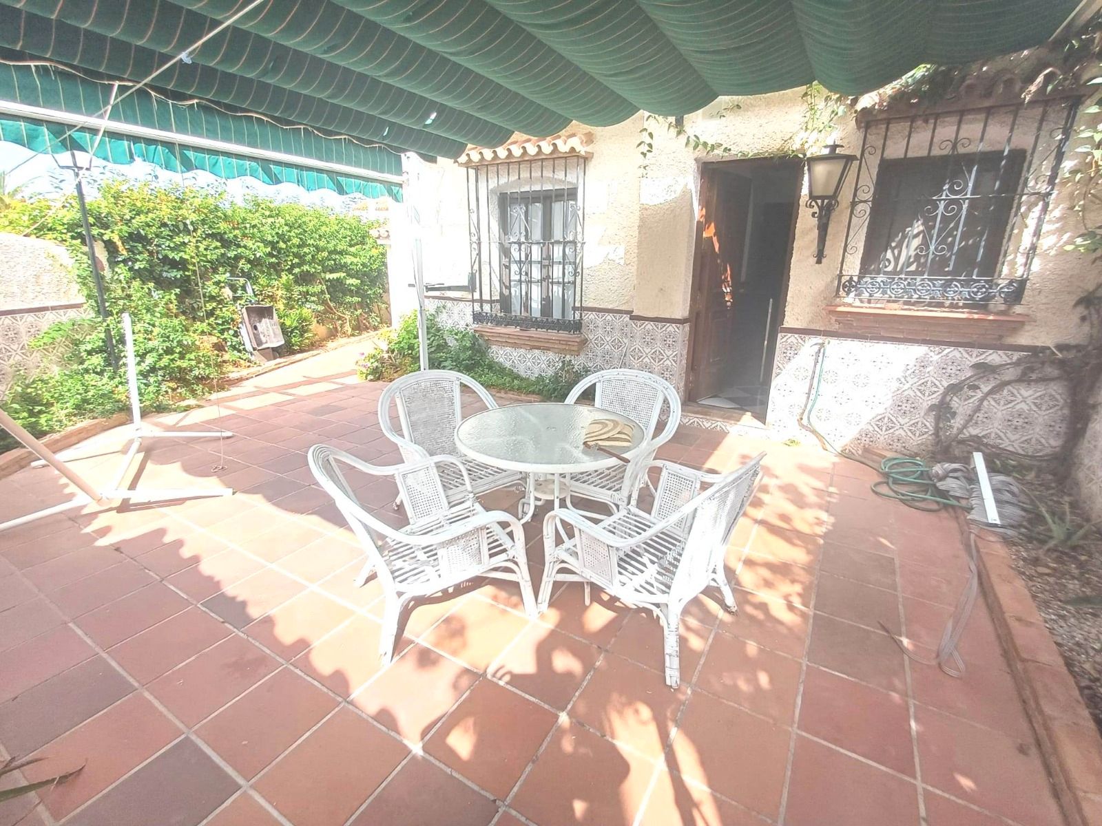 Terrassa de Casa adosada en venda en Vélez-Málaga amb Terrassa, Moblat i Piscina comunitària