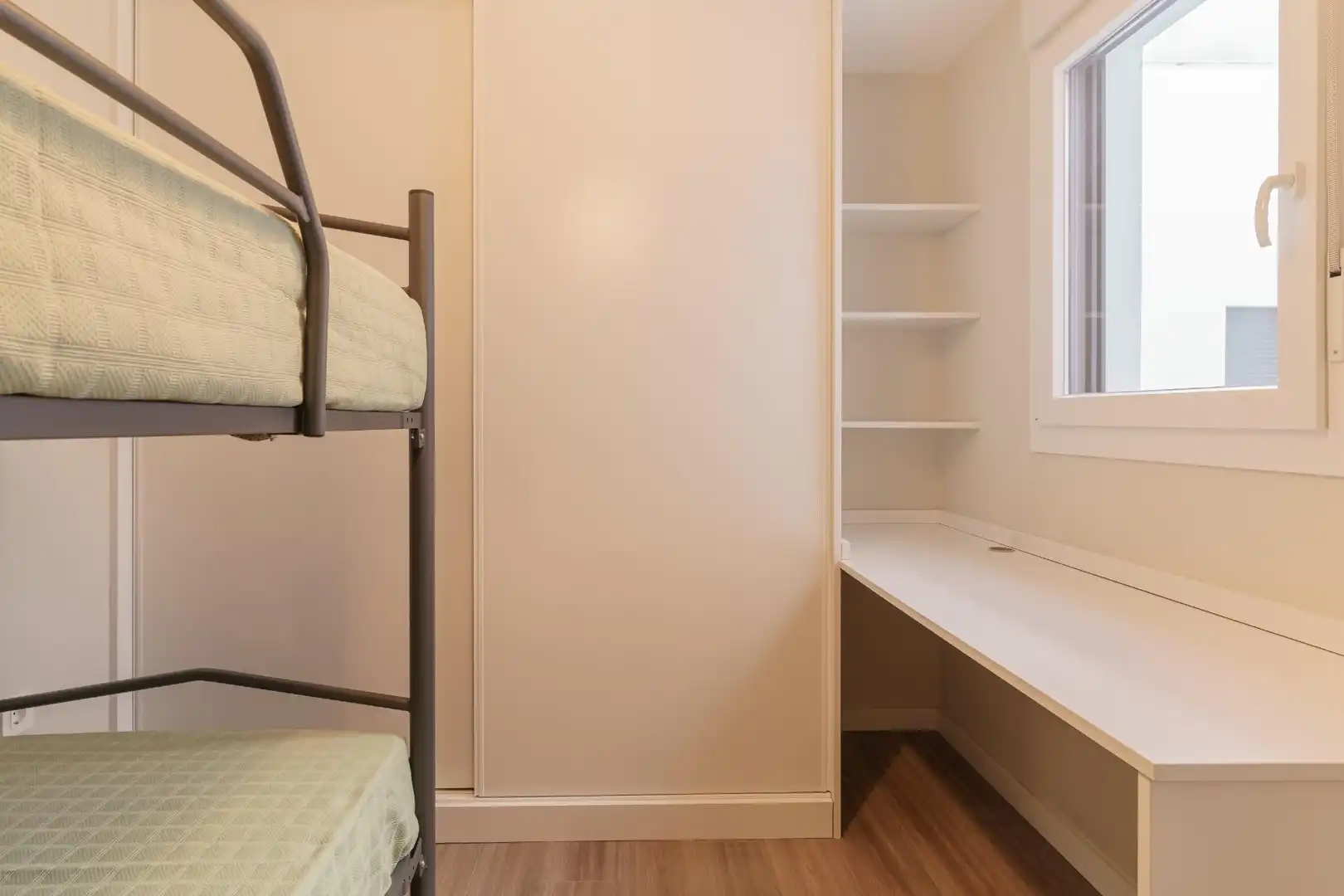 Habitación de Piso de alquiler en Motril con Aire acondicionado, Terraza y Trastero