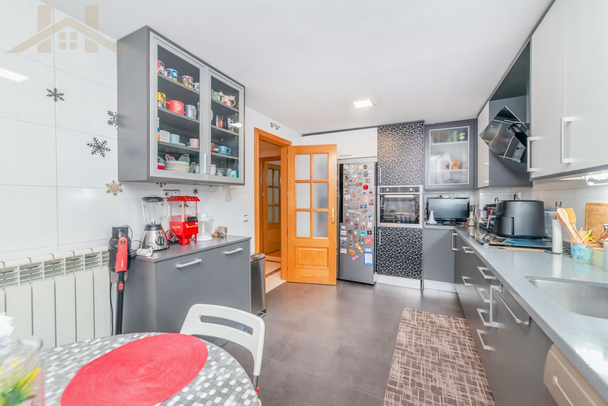 Kitchen of Single-family semi-detached for sale in Valdemoro  with Air Conditioner, Heating and Private garden