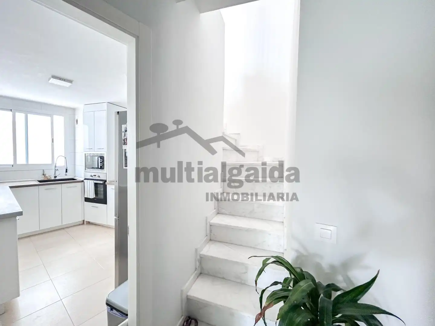 Wohnung zum Verkauf in Arcos de la Frontera mit Klimaanlage, Terrasse und Abstellraum