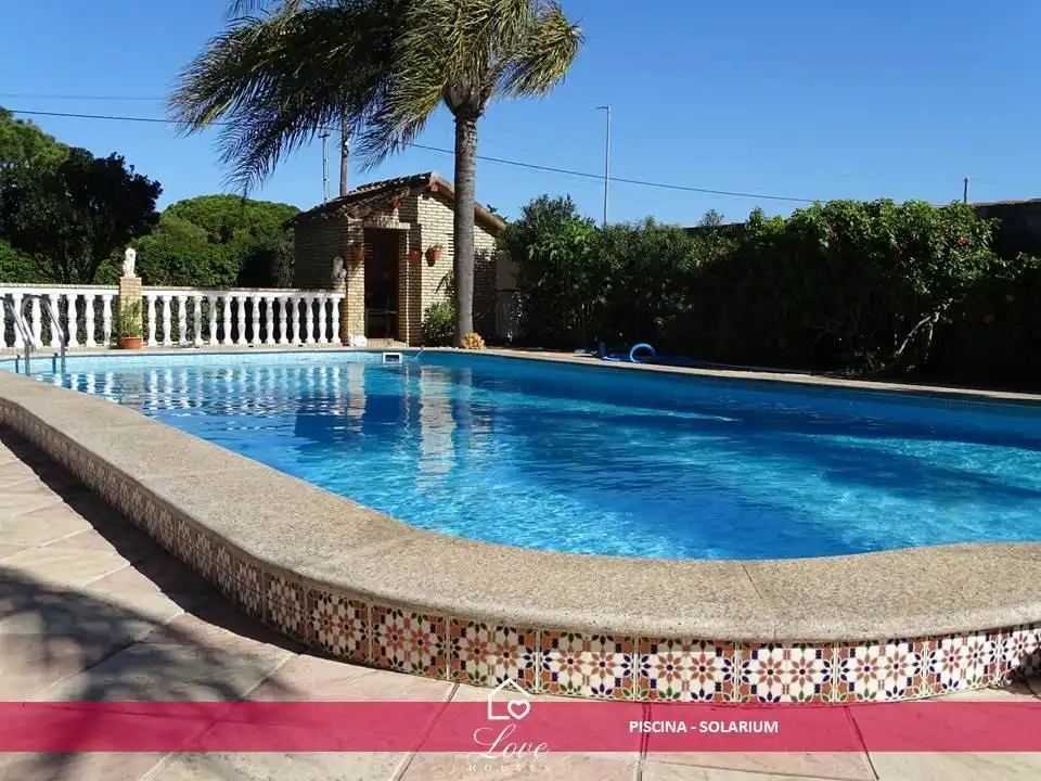 Swimming pool of Houses for sale in Chiclana de la Frontera  with Air Conditioner, Heating and Private garden