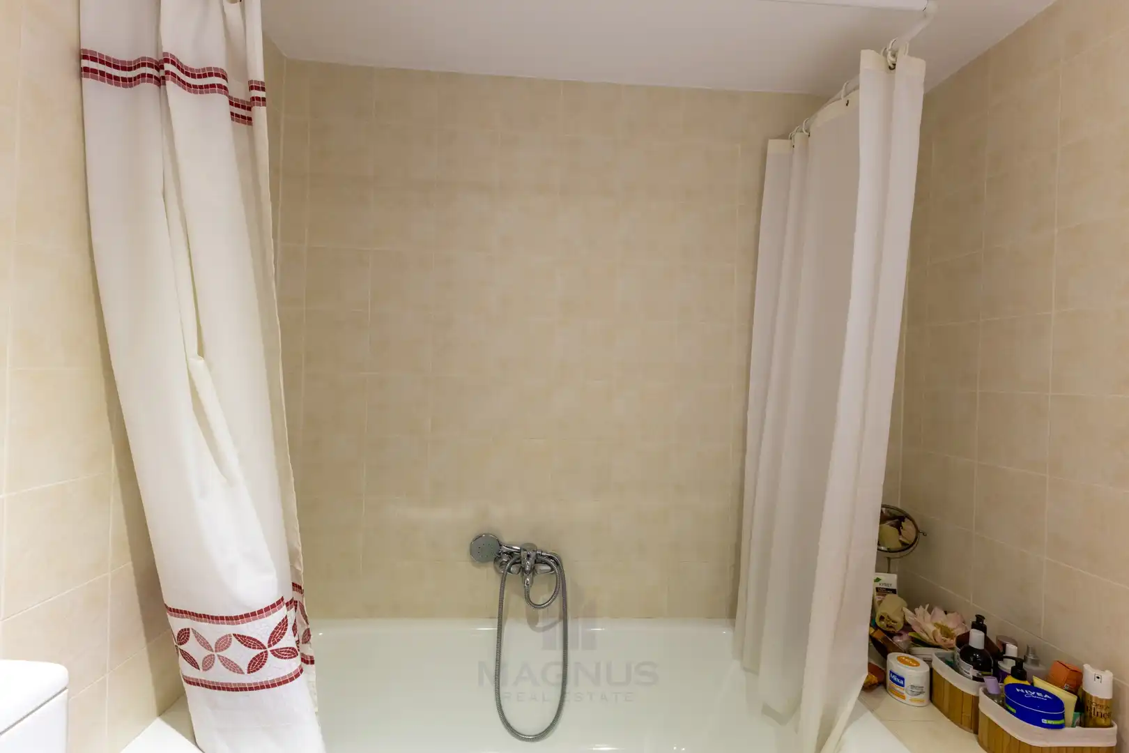 Bany de Apartament en venda en Serra, Valencia