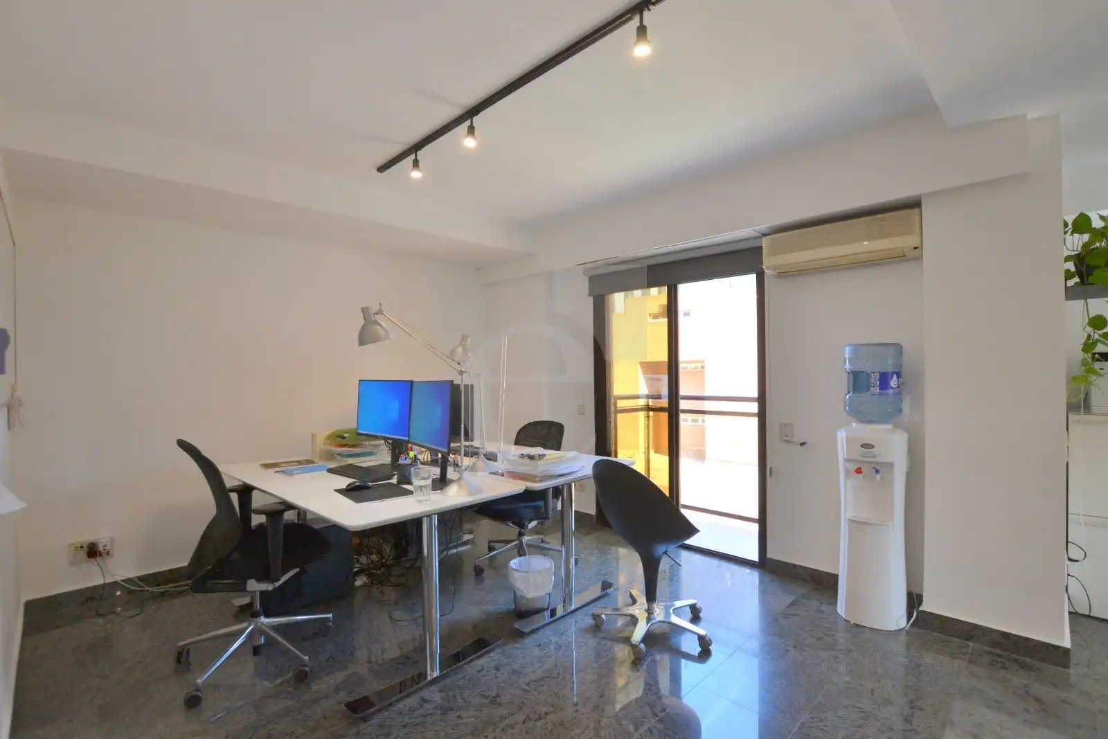 Büro zum Verkauf in Valencia mit Klimaanlage, Terrasse und Abstellraum