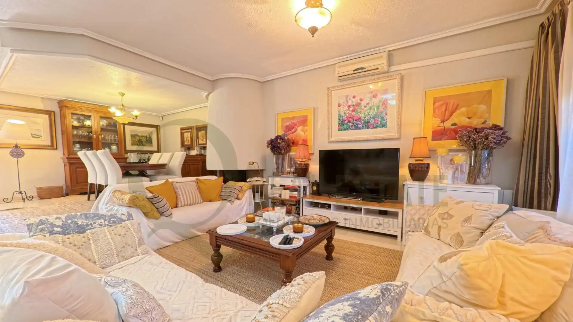 Sala d'estar de Casa adosada en venda en Alicante / Alacant amb Calefacció, Jardí privat i Terrassa