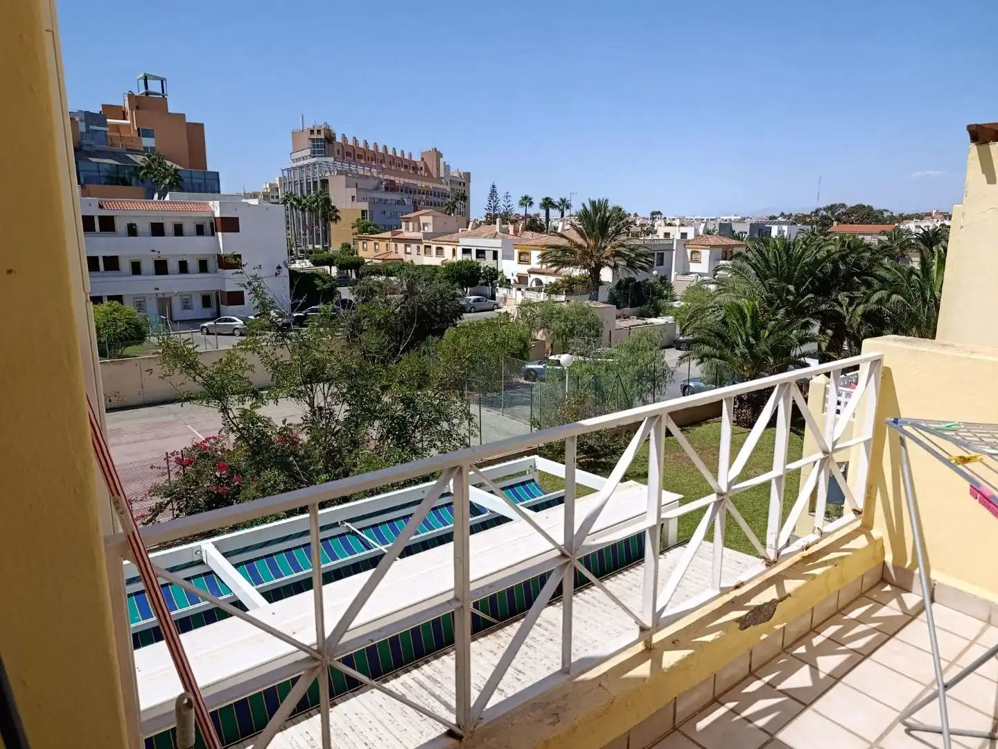 Vista exterior de Piso en venta en Roquetas de Mar ciudad