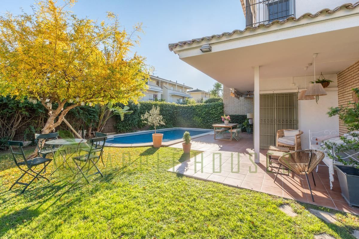Jardí de Casa adosada en venda en Sitges amb Calefacció, Jardí privat i Terrassa